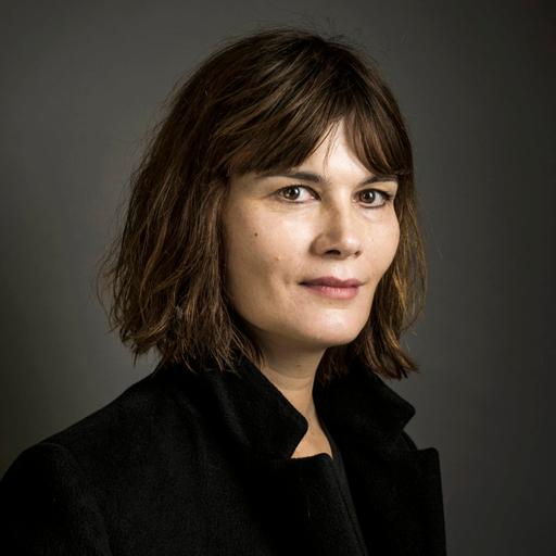 Marina Hands dit Le Chêne et le Roseau