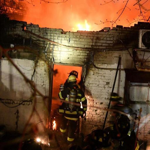 S06, E72 Member Trapped at Commercial Roof Collapse with Lieutenants Steve Schuman and Fred Ill