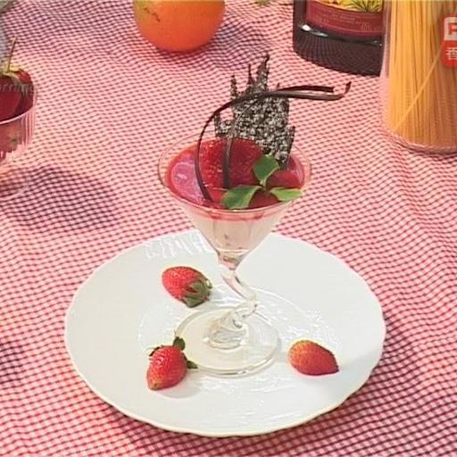 士多啤梨乳酪慕斯杯 (Strawberry Yogurt Mousse)