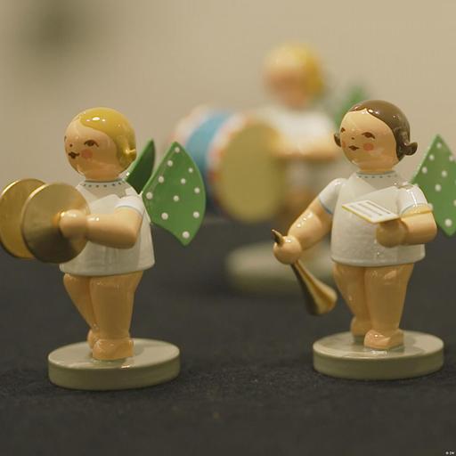 Hand-painted Christmas angels from the Ore Mountains
