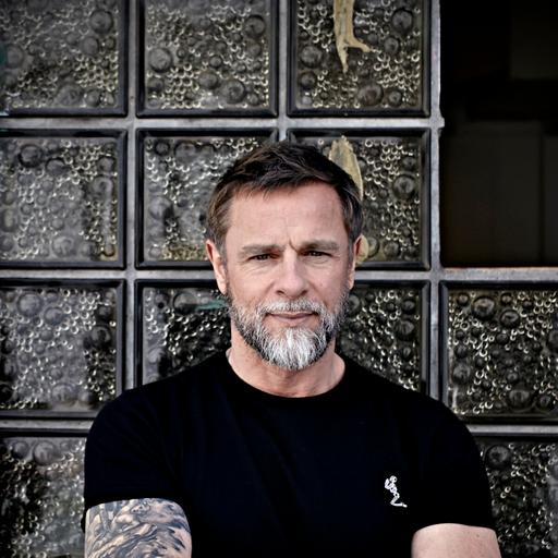 #222. Blålys og kokain - en politimanns vei inn i rusen, og ut av den (Med Ronny Rene Raveen)