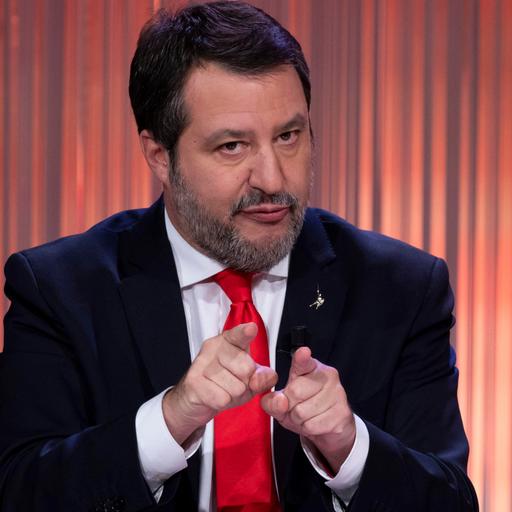 Salvini e la nuova battaglia: “le zecche rosse” - La sindaca De Caro minacciata dai no vax