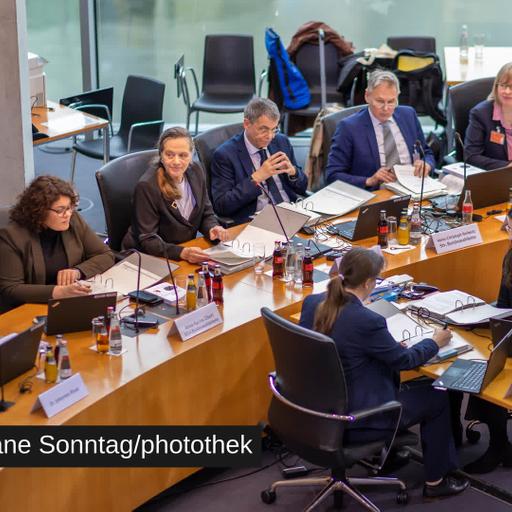 Beschwerden zurückge­wiesen oder verworfen – nur MLPD erfolgreich