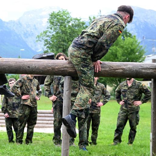 Bundeswehr - Wehrpflicht für alle? #429