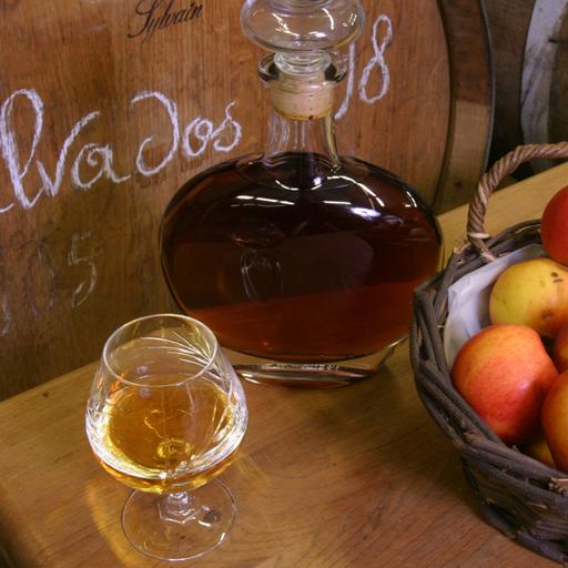 Normannische Spezialitäten: Calvados und Poiré