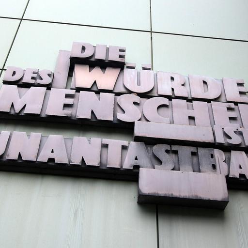 Kommentar - Ist die Würde des Menschen antastbar oder nicht?