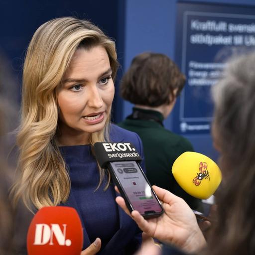 Busch wants Swedish embassy in Jerusalem, new Ukraine support, Trelleborg bus crash, grocery prices stand still