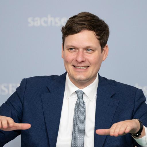 Kultusminister Clemens: Zu wenig Lehrer für ländlichen Raum