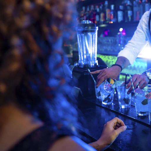 Ein Gläschen zur Entspannung - Warum trinken immer mehr Frauen?