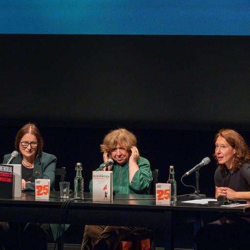 Im Recht des Menschen - Intellektuelle Waffen gegen die Diktatur