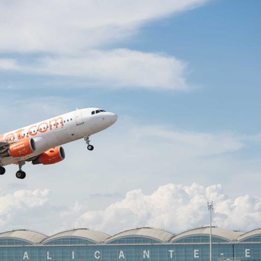La Brújula de la Economía: Inversión en aeropuertos, la reforma del despido y la crisis de la vivienda