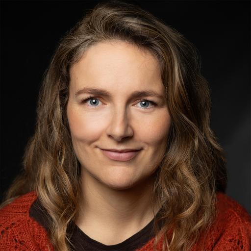 #55 Romy Alinsky – Pfützen springen