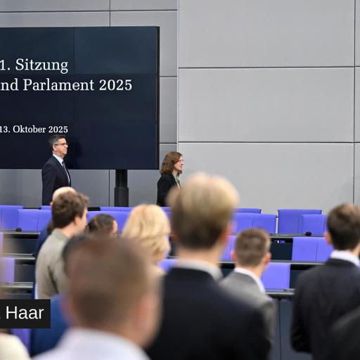 Jugend und Parlament 2025: Eröffnung und erste Lesung