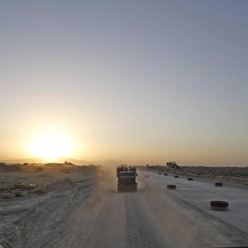 Wer die Hunde weckt (1/2) - Investigativer Politthriller