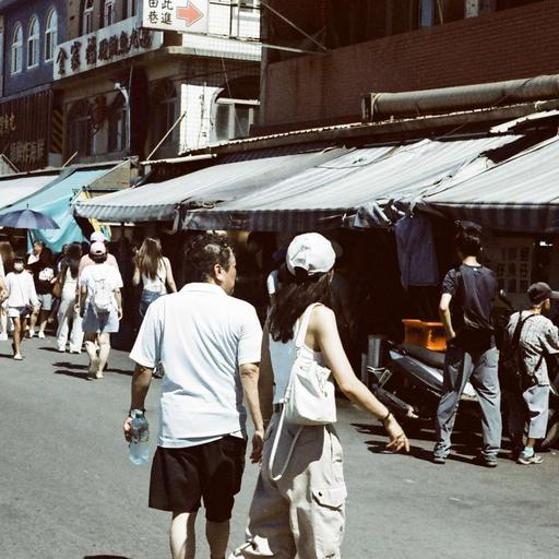 Life in Busy Taipei- Feeling Connected Through Food and People 繁忙的臺北生活：從食物與人找到共鳴與連結