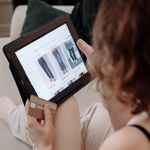 Fintech - AI per lo shopping - Robot per pulizie