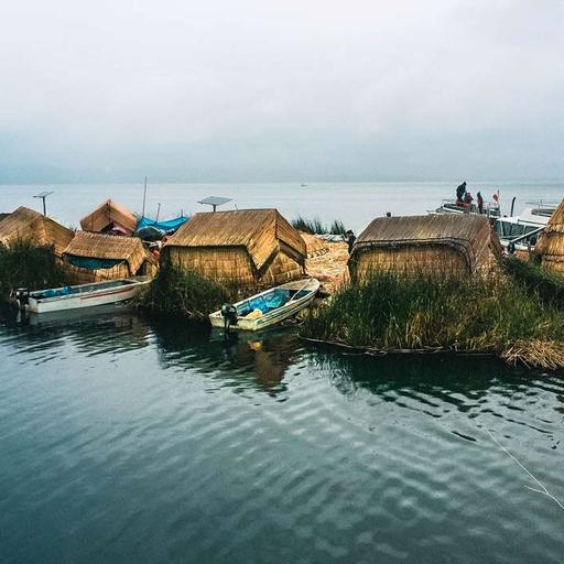 Las misteriosas islas flotantes del lago Titicaca