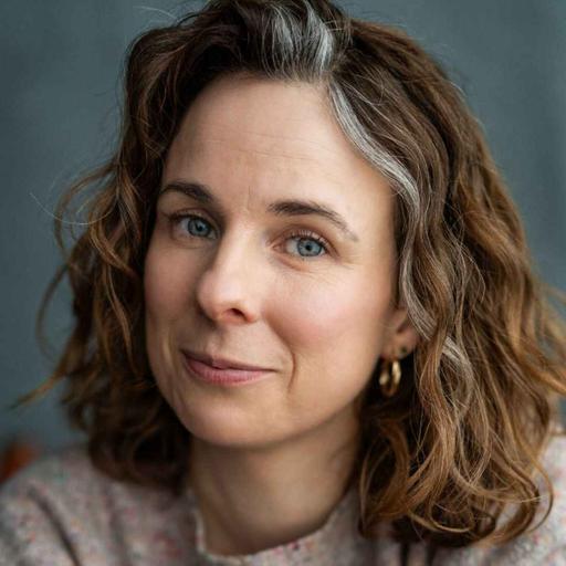 331: Cariad Lloyd on grief, writing, and problematic face painting
