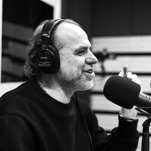 “Numa sociedade quase distópica onde vivemos hoje, há poucos lugares onde haja um diálogo aberto e uma reflexão sobre oa factos”