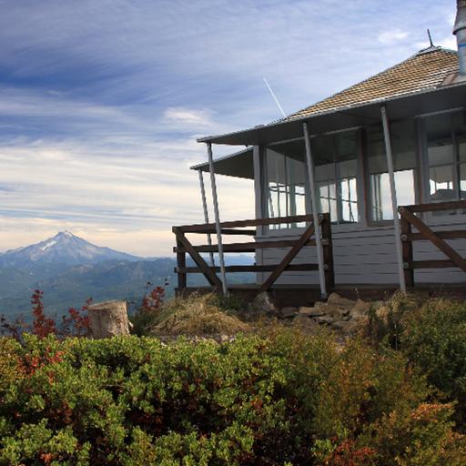 10 amazing Oregon fire lookout hikes (and how to spend the night)