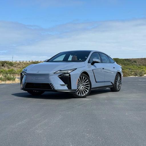 8th-Gen Lexus ES First Drive, Volvo EX60 is Revealed, & a Federal EV Tax?
