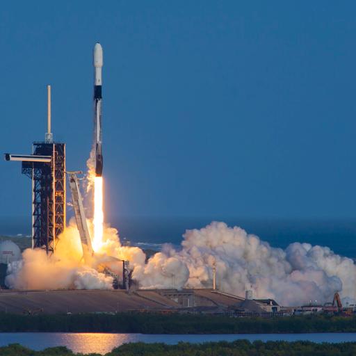 SpaceX goes public and a Mars mission goes offline