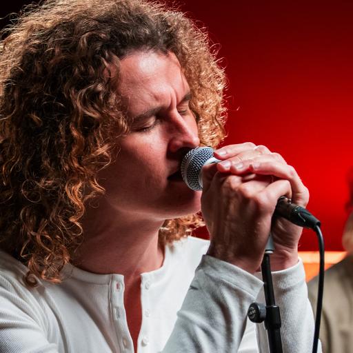 Pacific Avenue cover Dionne Warwick's 'I Say A Little Prayer' for Like A Version