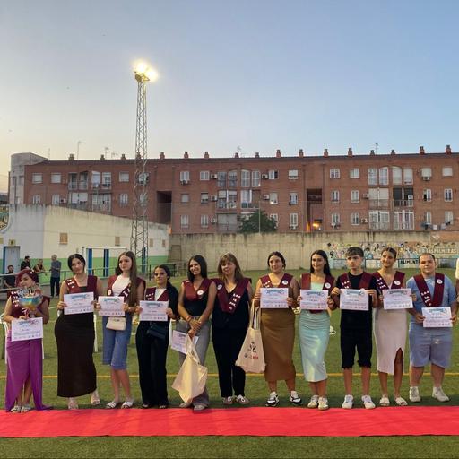 A vivir | Reportajes | De un 99% de fracaso escolar, a 18 graduados: el homenaje de un barrio a sus vecinos que terminaron la ESO