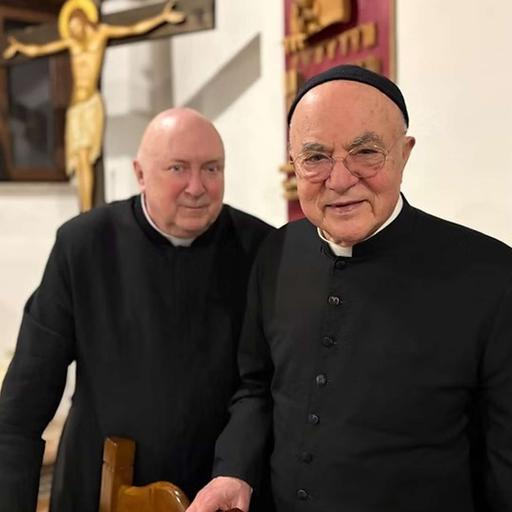 Episodio 1304: No Soy Cismatico Dice Arzobispo Vigano Y Papa León XIV Habla De La FSSPX | P Charles Murr Luis Roman