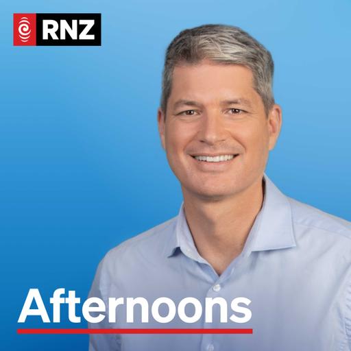 Afternoons: Minions vs Monsters, Super Girl