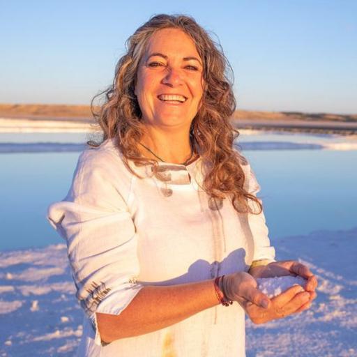 207: Why Table Salt Isn’t Real Salt (And the Desert Salt That Is) with Samantha Skyring