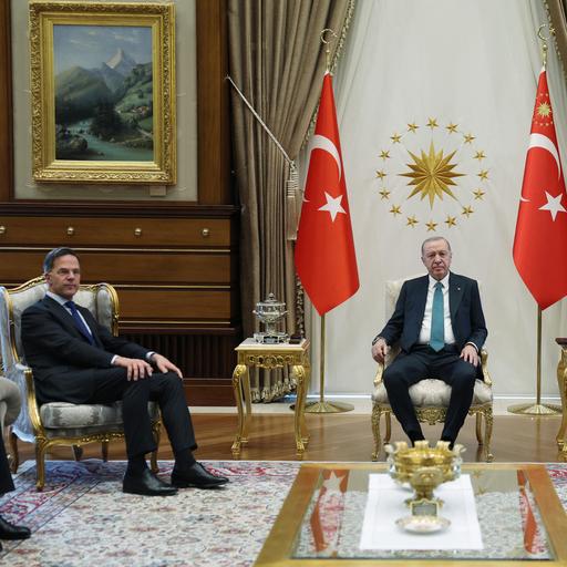 Türkei - Legitimiert der NATO-Gipfel Erdogans Autokratie?