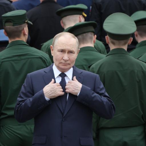 Почему рейтинг Путина падает?