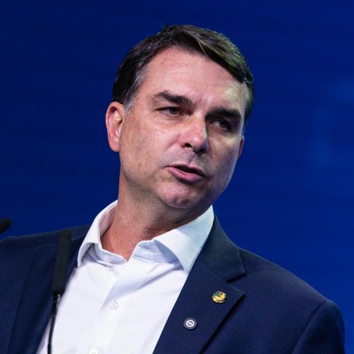 Em meio a atritos na campanha, Flávio Bolsonaro mostra carta de apoio assinada pelo pai nas redes