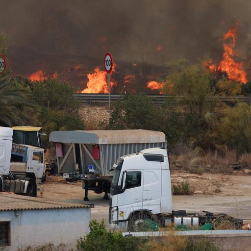 Tertulia: de los efectos del incendio en Almería a la confrontación política nacional