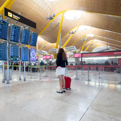 "Si viajas fuera de la UE y no estás atento para cambiar de tarifa puedes pagar un dineral por las conexiones. Atento al roaming"