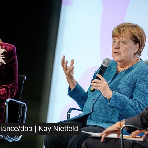 Klöckner und Merkel über Konrad Adenauer, Demokratie und Politik