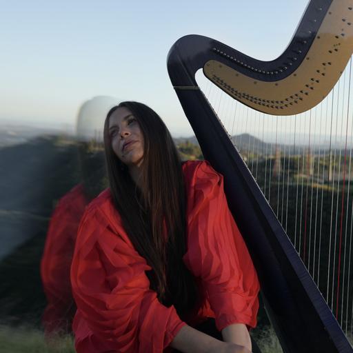 Adventurous Harpist Lara Somogyi Weaves Time Patterns, In-Studio