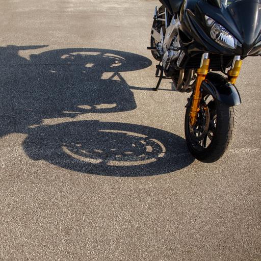 Se cayó de la moto y fingió que era un experimento sociológico