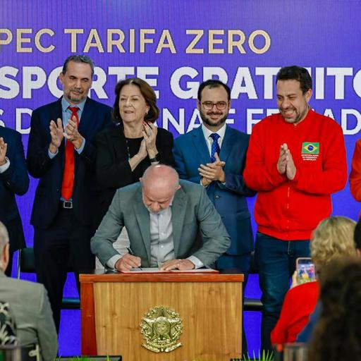 Lula assina PEC que estabelece tarifa zero no transporte público aos fins de semana
