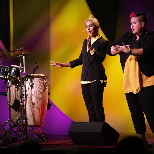 メッセージの伴う音楽のアクセシビリティ | マダム・ガンディとアンバー・ガロウェイ・ガレゴ