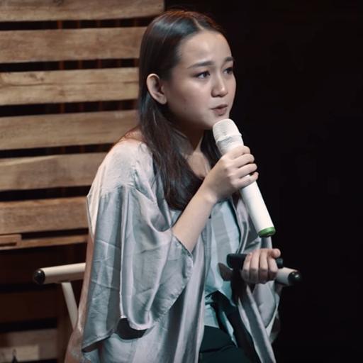 Naya Tinanda Nabila (Rollover Reaction) - Strategi Bisnis dalam Industri Digital