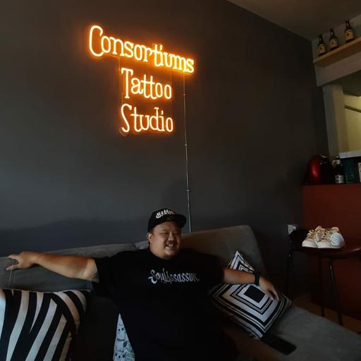 Ngobrol Bareng Sneakerhead OG Reinier Mayas.